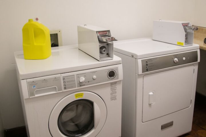 Room 10 of 28