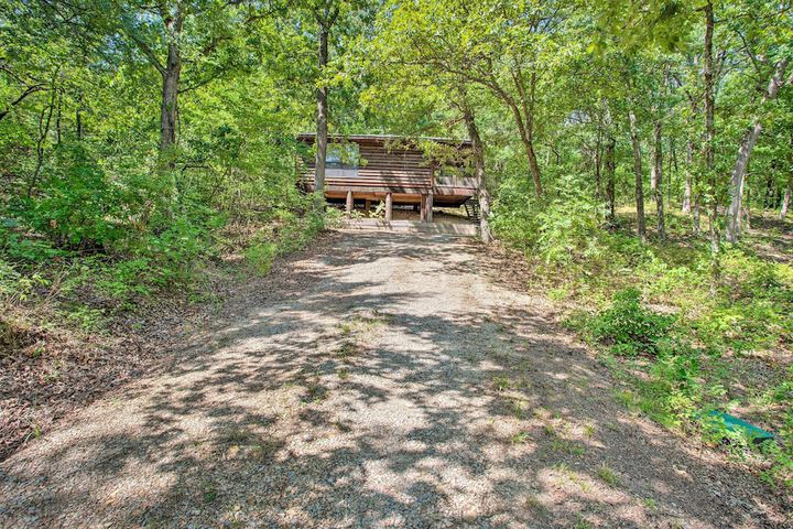 Bright Davis Escape w / Screened-in Porch!