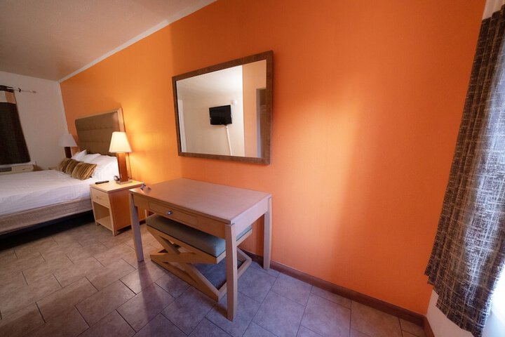 Room 13 of 22