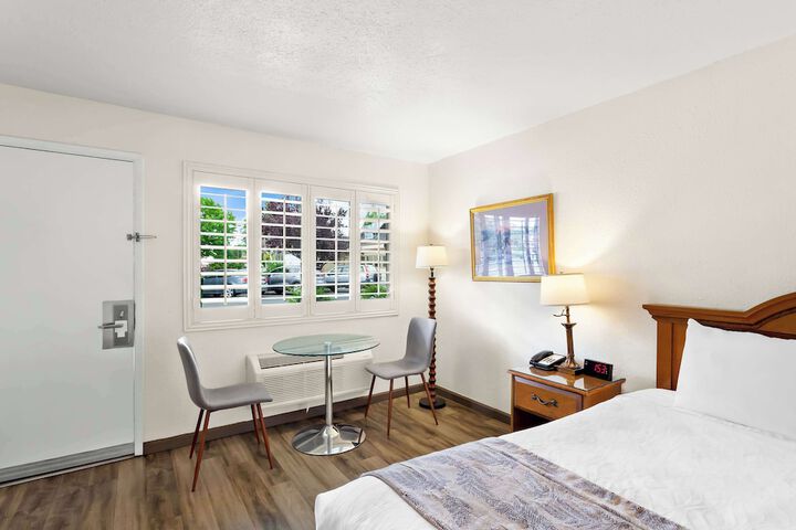 Room 33 of 50