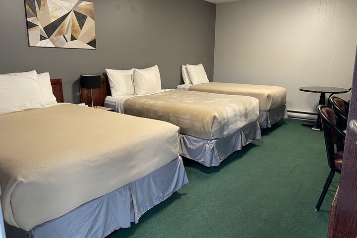 Room 17 of 28