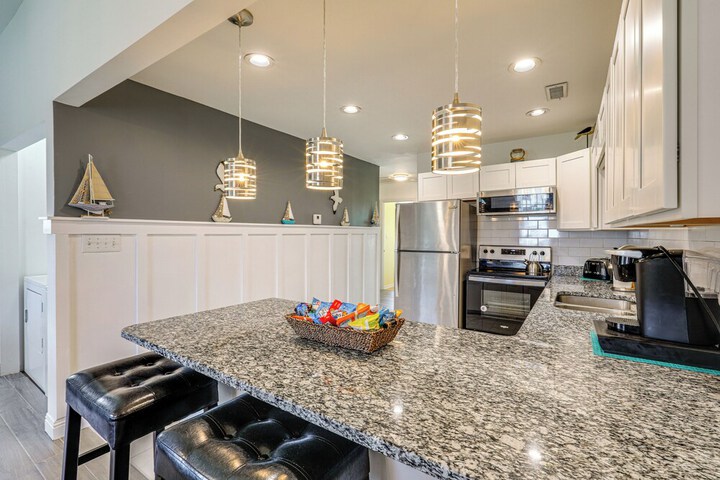 North Topsail Beach Townhome: Walk to the Beach!