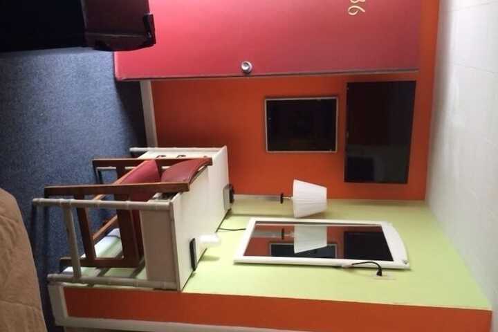 Room 32 of 45