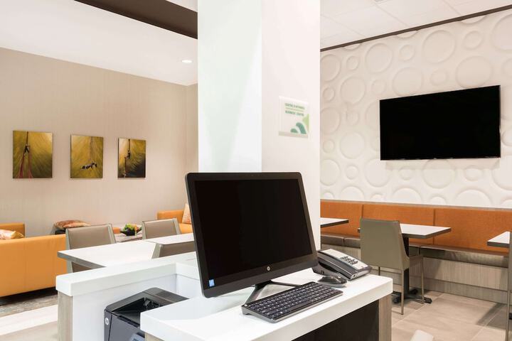 Business Center 49 of 51