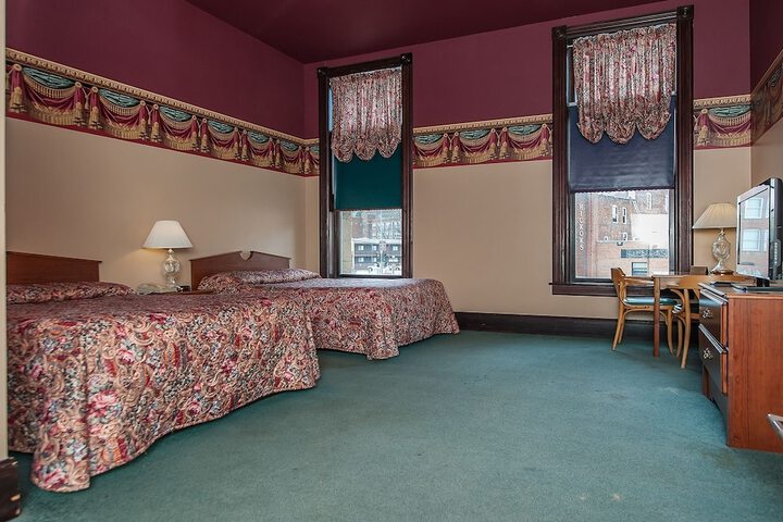 Historic Iron Horse Inn