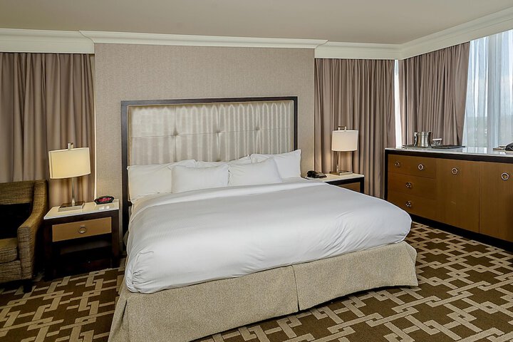 Hilton Niagara Falls / Fallsview Hotel & Suites