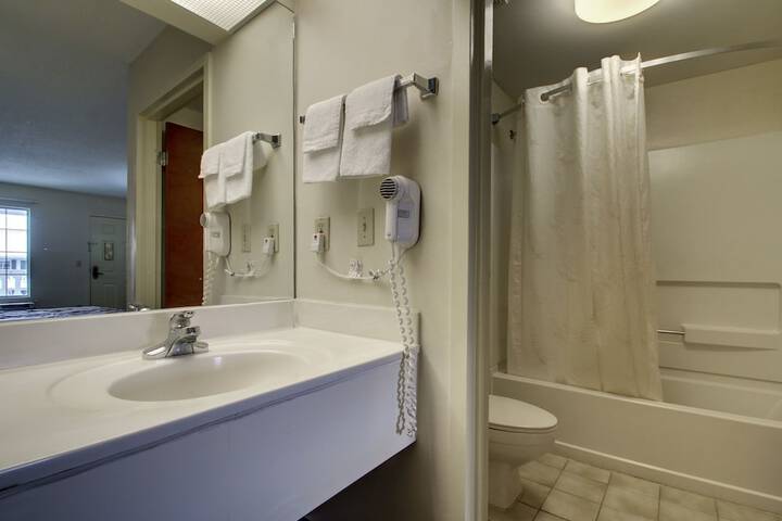 Key West Inn - Lafayette