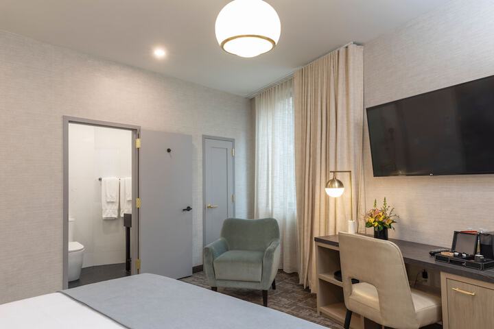 Room 70 of 86