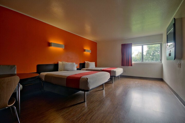 Room 30 of 37