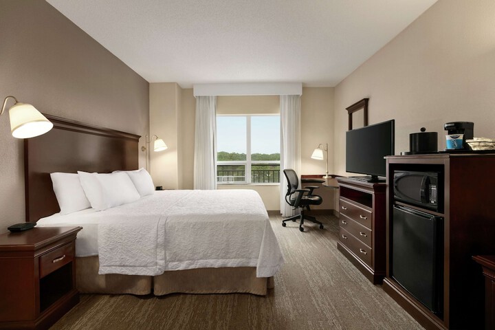 Room 11 of 32