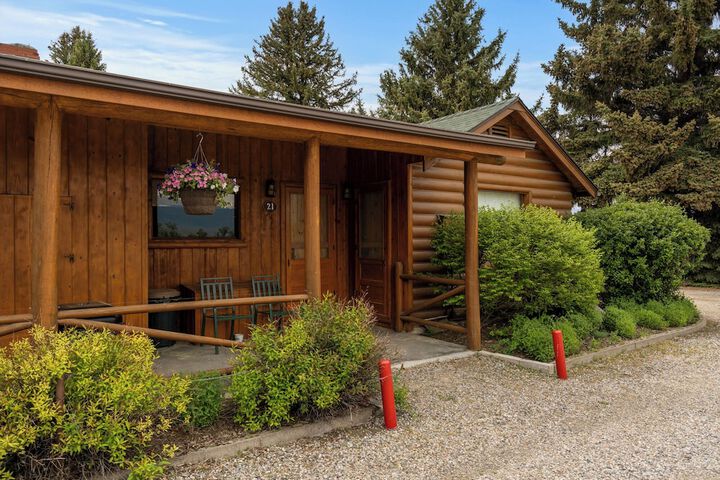 El Western Cabins & Lodges