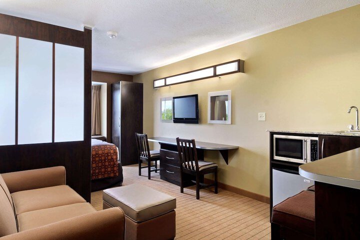 Room 17 of 23