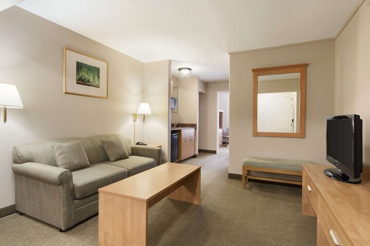 Room 15 of 28