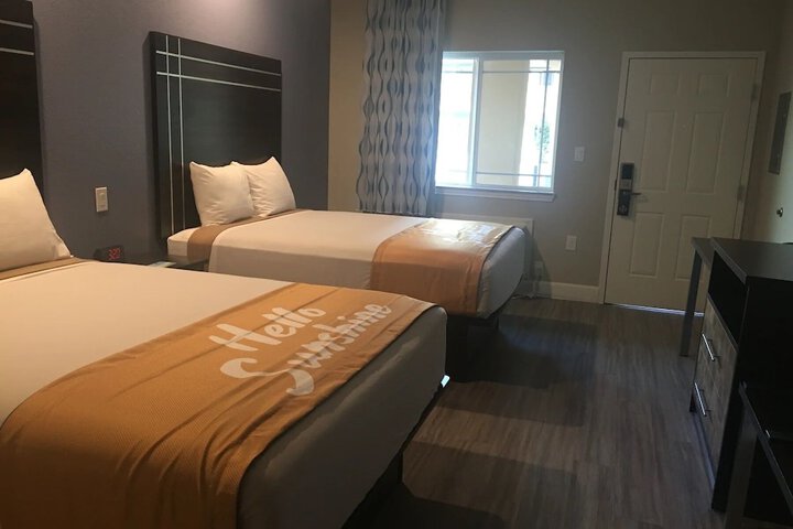 Room 6 of 19