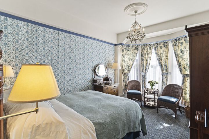 Room 33 of 38