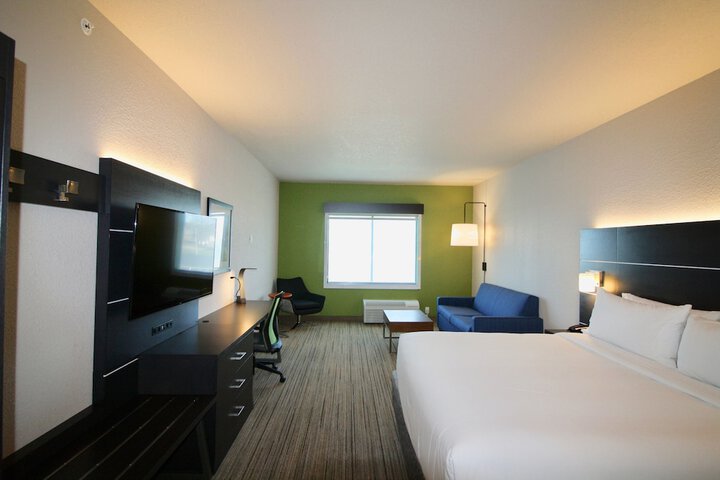 Room 10 of 25