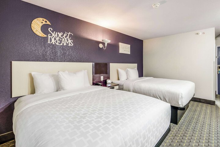 Room 21 of 38