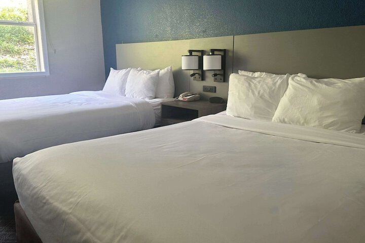 Room 17 of 33