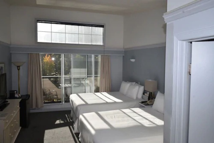 Room 21 of 34