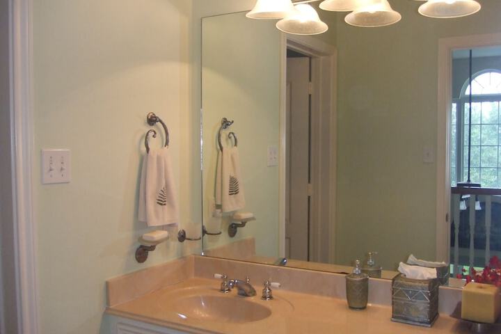 Room 12 of 27