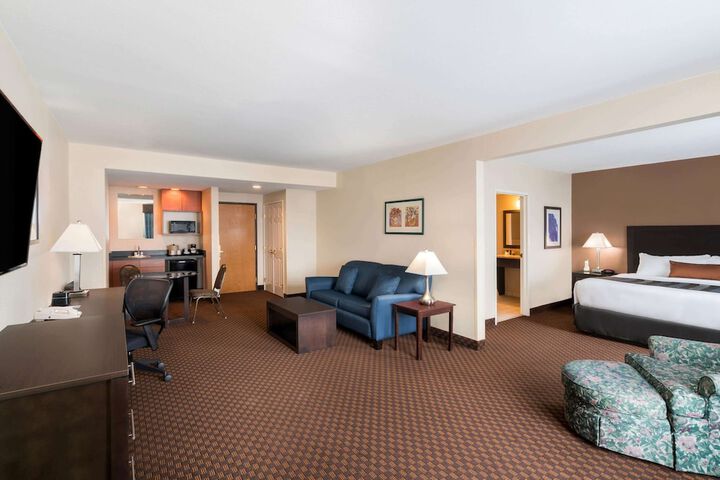 Room 7 of 16