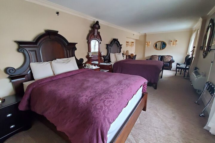 Lowell Inn