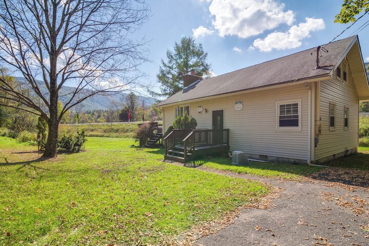 Hunter Hideaway w / Yard & Deck: 3 Mi to Ski Slopes
