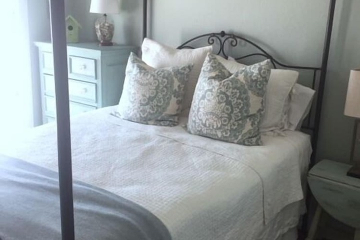 Room 12 of 18