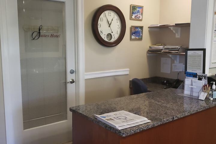 Crescent Suites Hotel