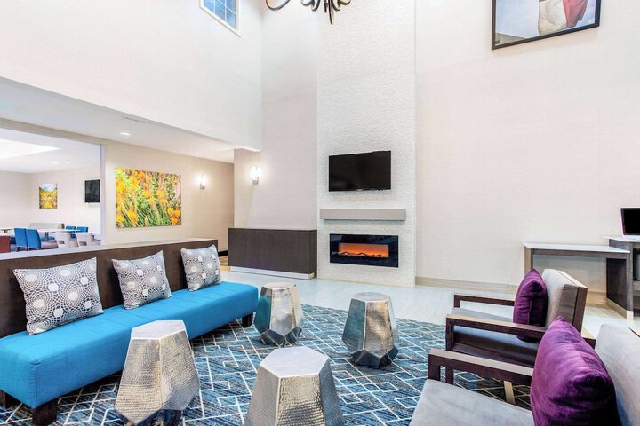 La Quinta Inn & Suites by Wyndham Hillsboro