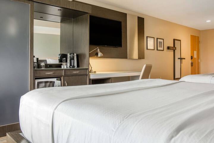 Wyndham Newport Hotel