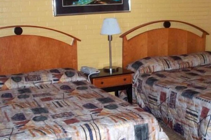 Room 6 of 8