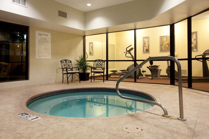 Holiday Inn Express & Suites Sulphur (Lake Charles) by IHG