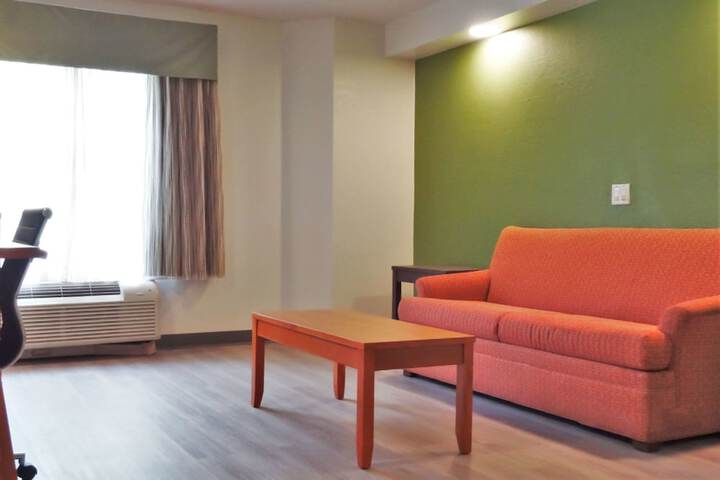 Room 13 of 28