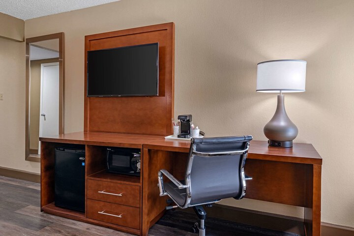 Room 34 of 38