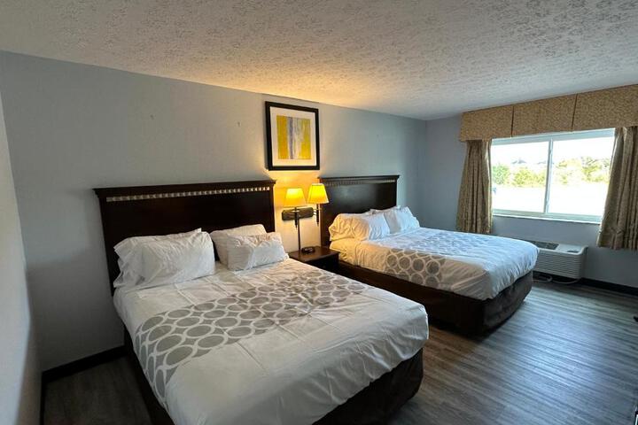 I65 studio suites