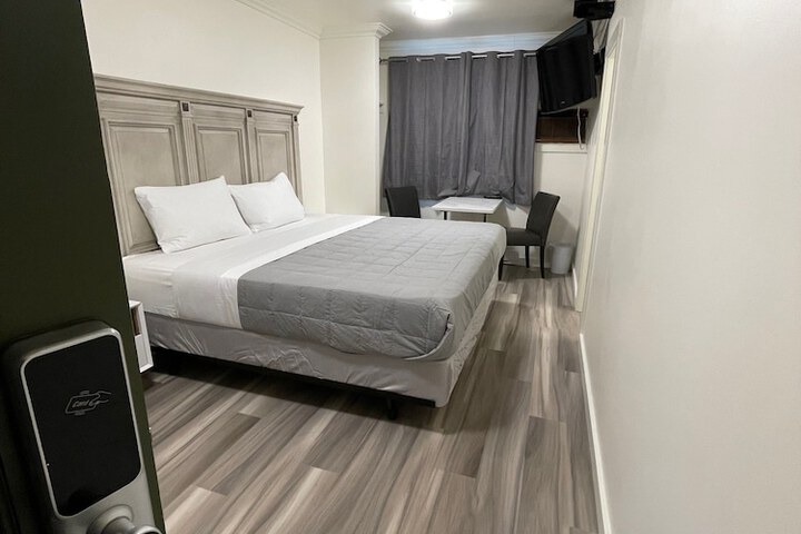 Room 43 of 94