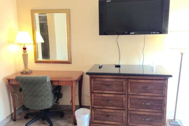Room 6 of 19