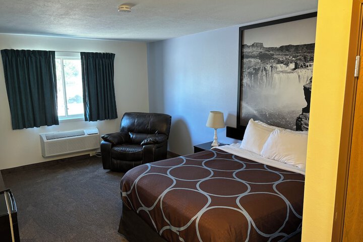 Room 6 of 38