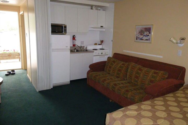 SELKIRK INN