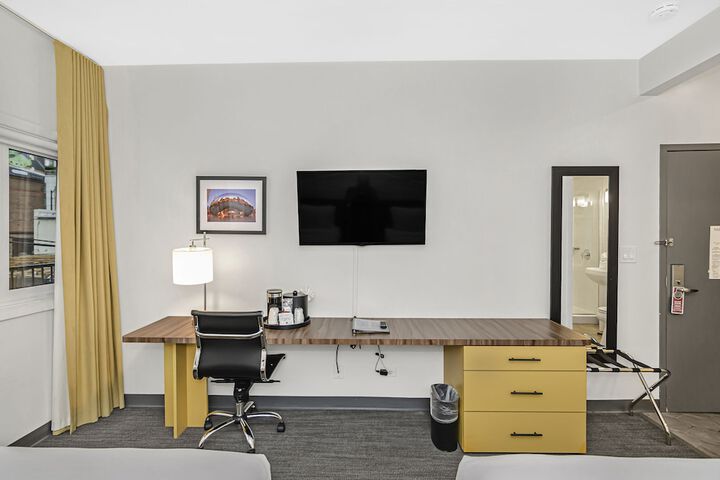 Room 32 of 38