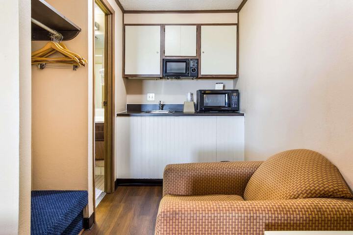 Econo Lodge Norwalk