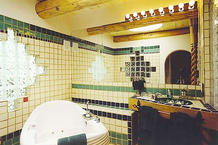 TOUCHSTONE INN