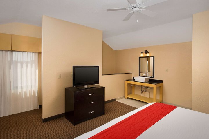 Room 11 of 18