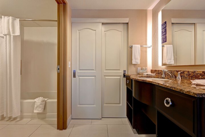 Room 27 of 44