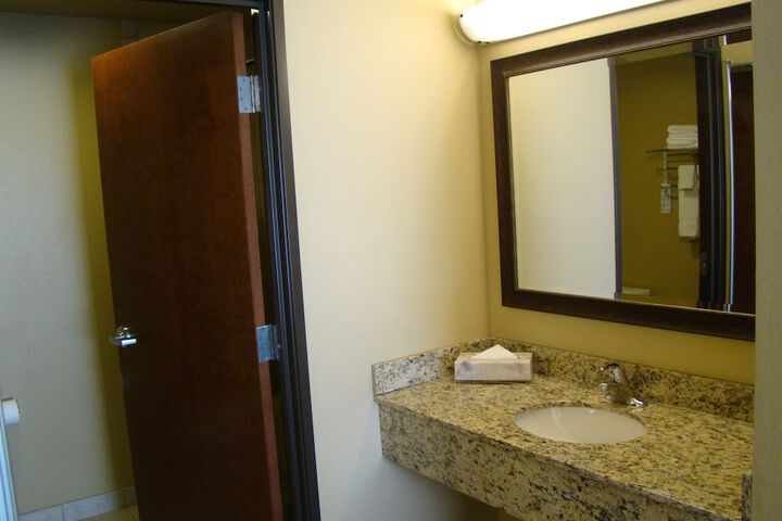 Room 16 of 66