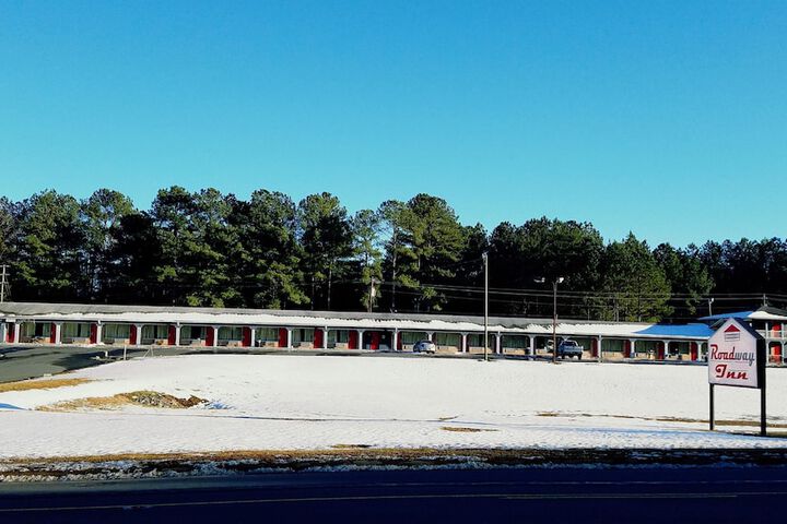 Roadway Inn