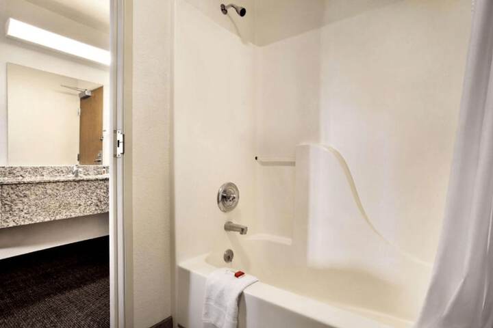 Room 8 of 19