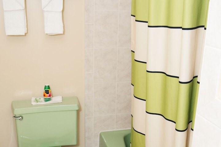 Red Carpet Inn & Suites
