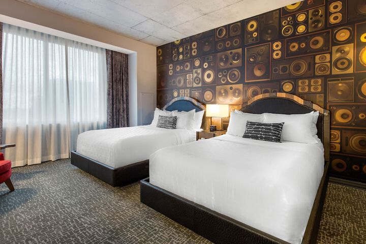Room 28 of 86